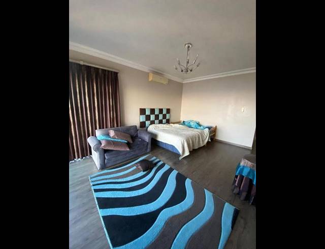 5 BEDROOM HOUSE FOR SALE IN OSLO BEACH